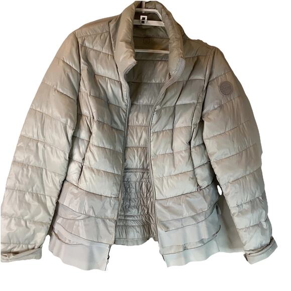 T Tahari Lightweight Beige Jacket Quilted Ruffles Flattering Size S - Picture 1 of 12